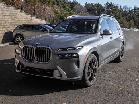 Used 2024 BMW X7 xDrive40i w/ Premium Package image 11