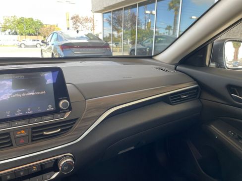 Used 2025 Nissan Altima 2.5 SV image 35