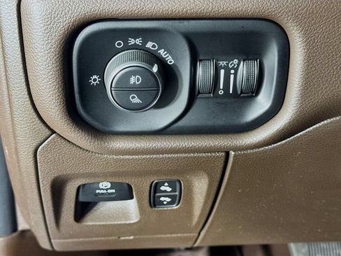 Used 2025 RAM 1500 Laramie AWD/4WD image 14