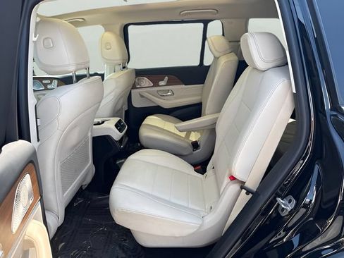Used 2021 Mercedes-Benz GLS 450 4MATIC image 25