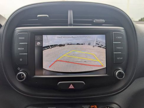Used 2023 Kia Soul LX w/ LX Technology Package FWD image 16