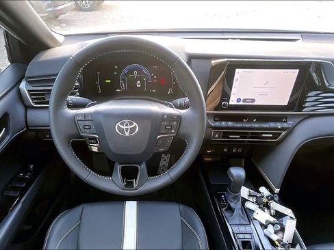 Used 2026 Toyota Camry SE w/ Convenience Package FWD image 6