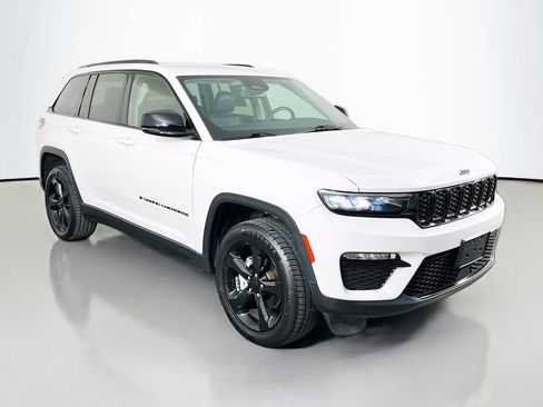Used 2023 Jeep Grand Cherokee Limited w/ Black Appearance Package AWD/4WD image 4