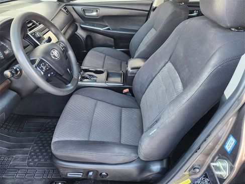 Used 2015 Toyota Camry LE image 13