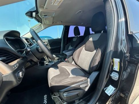 Used 2014 Jeep Cherokee Sport FWD image 16