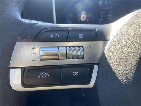 Certified 2025 Hyundai Santa Cruz SE image 18