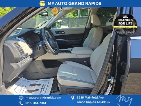 Used 2022 Nissan Pathfinder SL AWD/4WD image 9