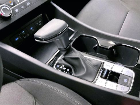 Certified 2025 Hyundai Tucson SE image 16