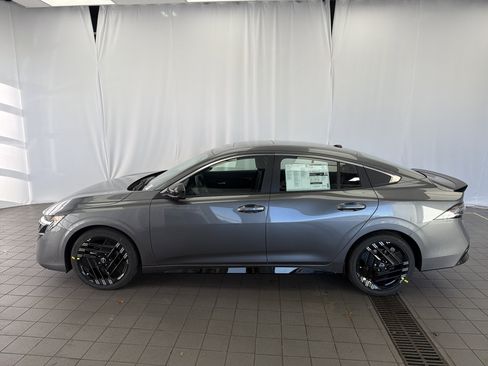 New 2026 Nissan Sentra SR w/ SR Premium Package FWD image 8