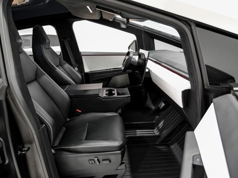 Used 2024 Tesla Cybertruck AWD Crew Cab image 33