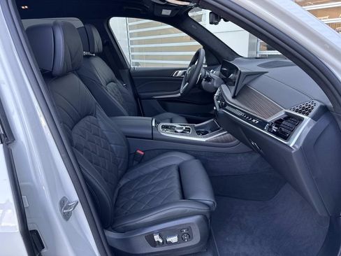 Used 2026 BMW X7 xDrive40i w/ M Sport Package AWD/4WD image 10