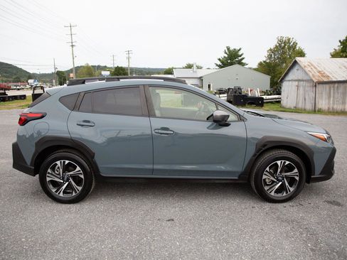 Used 2024 Subaru Crosstrek 2.0i Premium image 2