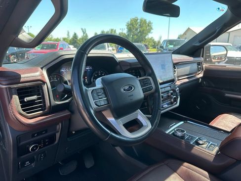 Used 2024 Ford Expedition Limited AWD/4WD image 12