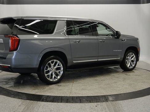 Used 2021 GMC Yukon XL SLT w/ SLT Premium Package image 11
