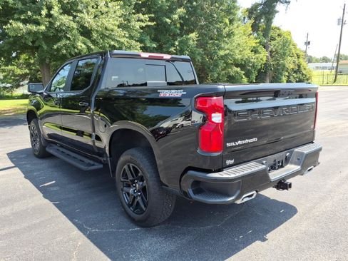Used 2025 Chevrolet Silverado 1500 LT Trail Boss w/ Convenience Package II AWD/4WD image 12