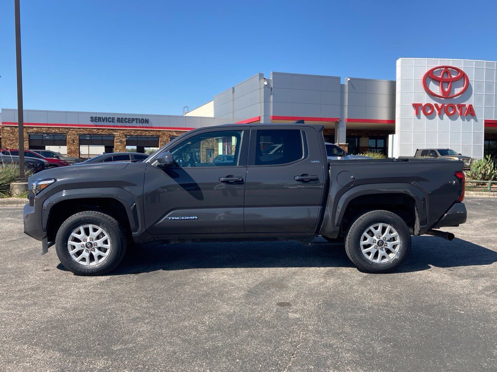 Used 2024 Toyota Tacoma SR5 AWD/4WD image 8