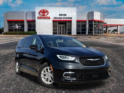 Used 2024 Chrysler Pacifica Touring-L