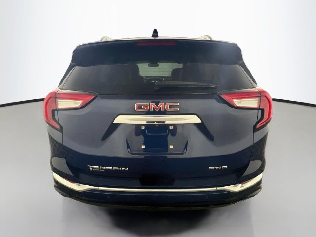 Used 2023 GMC Terrain Denali w/ Denali Premium Package AWD/4WD image 7