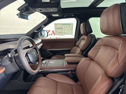New 2025 Lincoln Navigator L Reserve image 13
