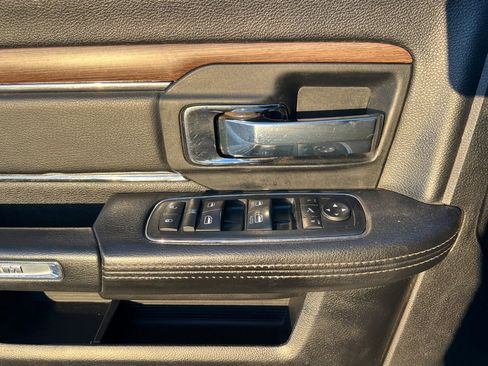 Used 2017 RAM 3500 Laramie w/ Convenience Group image 8