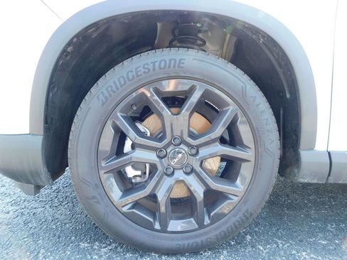 Used 2025 Honda Pilot Touring image 10
