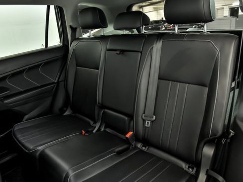 Certified 2024 Volkswagen Tiguan SE w/ Panoramic Sunroof Package image 12