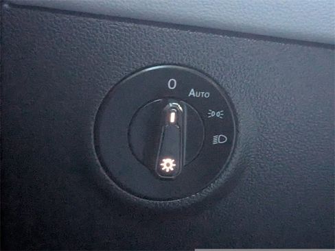 Used 2022 Volkswagen Taos SE image 24