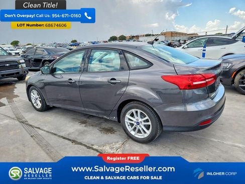 Used 2015 Ford Focus SE FWD image 3