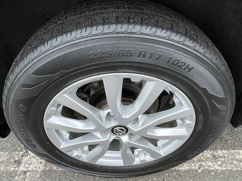 Used 2020 Nissan Rogue SV image 21