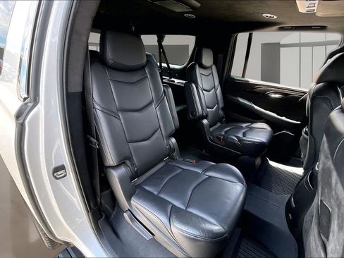 Used 2020 Cadillac Escalade ESV Platinum AWD/4WD image 27