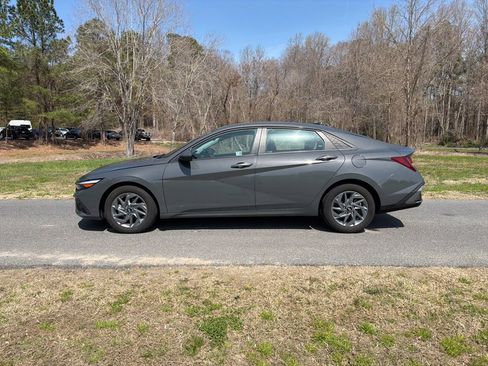 Used 2024 Hyundai Elantra SEL image 8