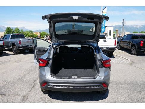 New 2026 Chevrolet Trax LS w/ LS Convenience Package FWD image 12