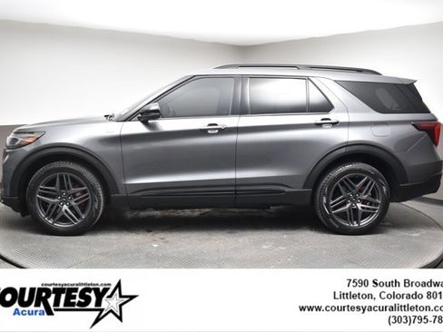 Used 2025 Ford Explorer ST-Line w/ Premium Package image 40