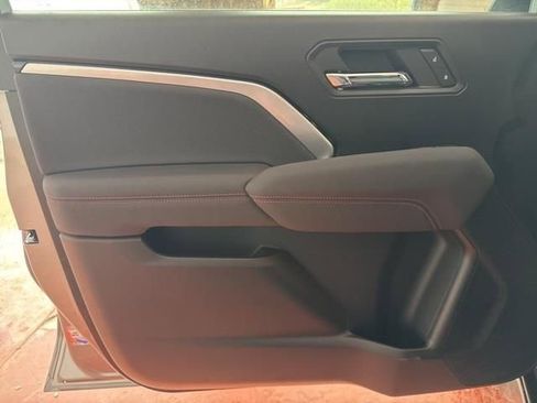 New 2025 Chevrolet Colorado Z71 w/ Midnight Edition image 8