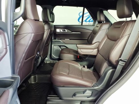 Used 2025 Ford Explorer Platinum RWD image 8