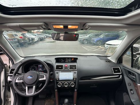 Used 2017 Subaru Forester 2.5i Touring AWD/4WD image 6