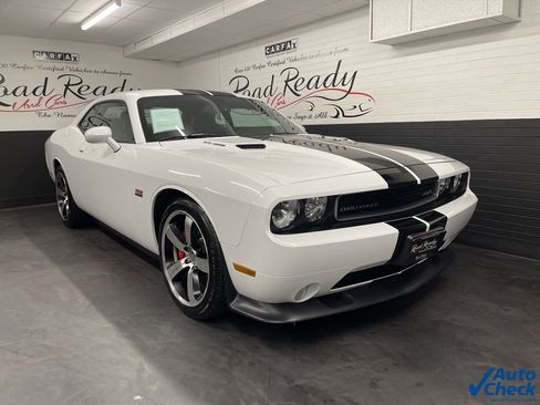 Used 2014 Dodge Challenger SRT8 image 3