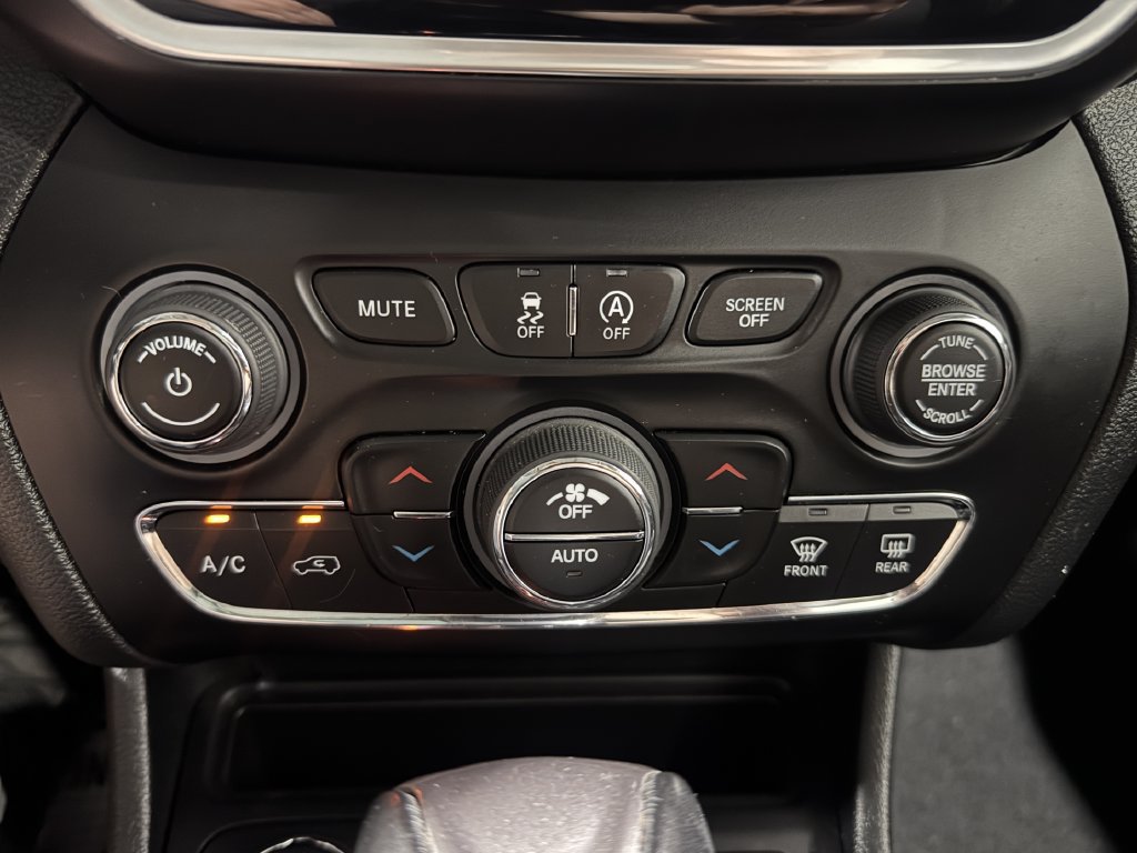 Used 2022 Jeep Cherokee Limited AWD/4WD image 34
