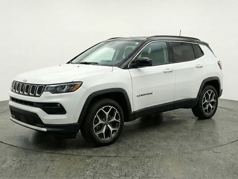 Used 2025 Jeep Compass Limited image 2