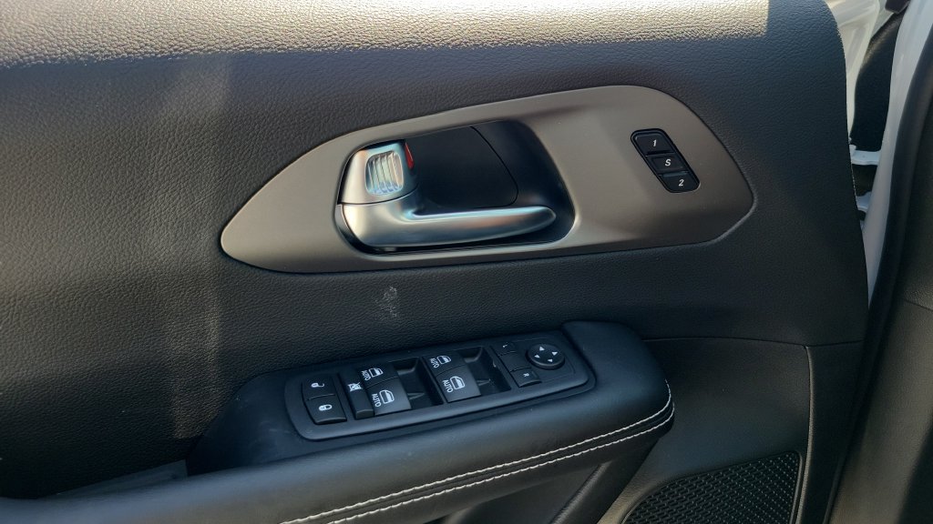 New 2027 Chrysler Pacifica Select w/ Family Tech Group FWD image 20