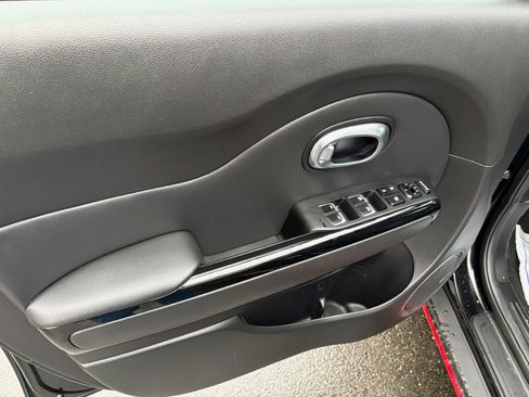 Used 2017 Kia Soul ! w/ Tech Package FWD image 14