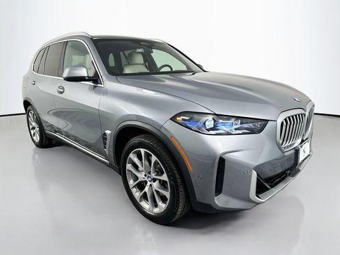 Used 2024 BMW X5 xDrive40i w/ Premium Package AWD/4WD image 3