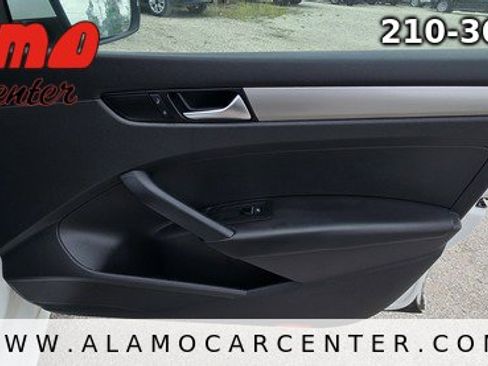 Used 2012 Volkswagen Passat 2.5 S image 16