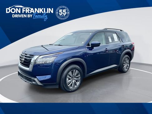 Used 2025 Nissan Pathfinder SV FWD image 1