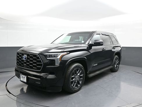 Certified 2023 Toyota Sequoia Platinum image 1