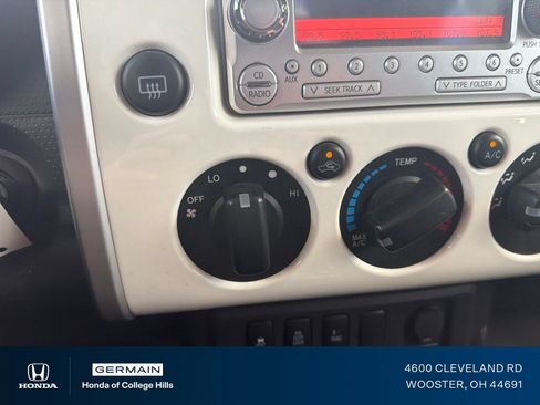 Used 2014 Toyota FJ Cruiser 4WD w/ Upgrade Package image 23