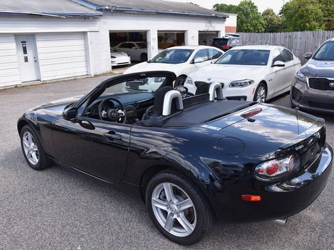 Used 2006 MAZDA MX-5 Miata Touring RWD image 21