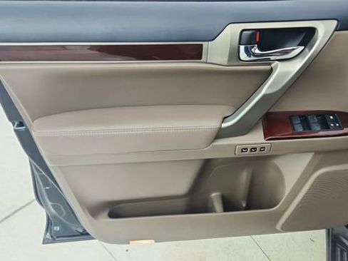 Used 2018 Lexus GX 460 Premium w/ Premium Package image 39