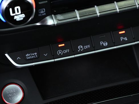 Used 2020 Audi SQ5 Prestige w/ Prestige Package image 19