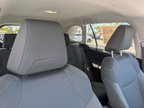 Used 2022 Toyota RAV4 LE AWD/4WD image 3